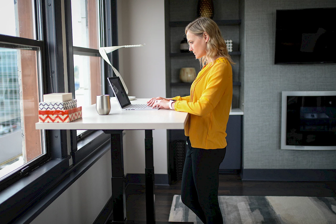 https://unsplash.com/de/@thestandingdesk