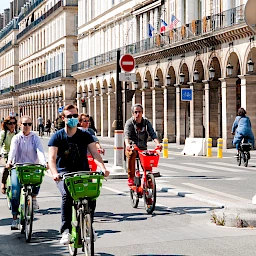 Straßenszene in Paris, Bild: iStock 1225453750