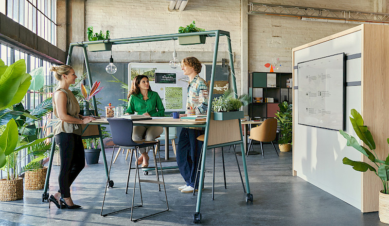 Kommunikationsbereiche sollten akustisch und optisch von den Arbeitsplätzen getrennt werden. Bild: © Sedus Kommunikationsbereiche sollten akustisch und optisch von den Arbeitsplätzen getrennt werden. Bild: © Sedus