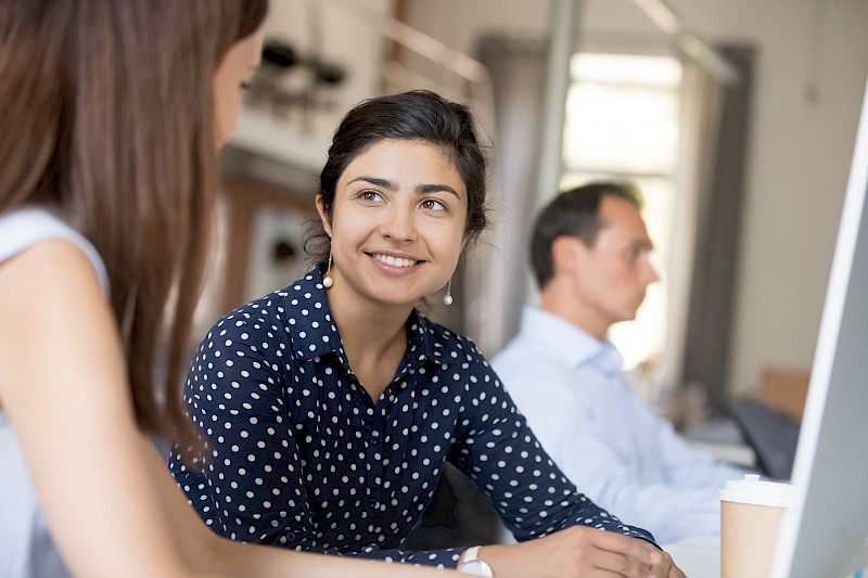 In Coworking Spaces treffen Menschen mit unterschiedlichen beruflichen Hintergründen und Arbeitsinhalten aufeinander.